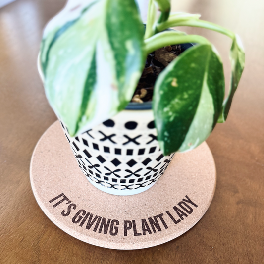IT'S GIVING PLANT LADY // Funny Cork Plant Mat – Millennial & Gen Z Humor | Surface Protector | Houseplant Accessory